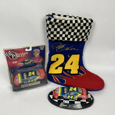 Jeff Gordon Lot 2 1:43 Scale Die Cast Cars 98 Monte Carlo/97 Daytona & Stocking - Image 1 of 4