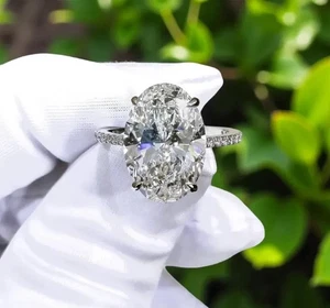 Anillo de boda halo oculto moissanita corte ovalado VVS1 5,20 CTW oro blanco sólido de 10 k - Imagen 1 de 16