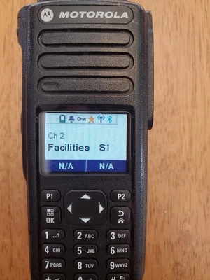 Radio bidireccional Motorola XPR7550e UHF 403-512MHz AAH56RDN9WA1AN. Foto 1 de 4