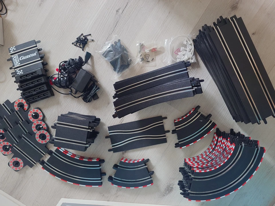 CARRERA GO !!! Ersatzteile Schienen Kurven Trafo Regler Rundenzähler Steilkurve - Bild 1 von 1