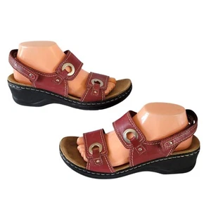 Sandali Clarks Lexi Birch WMS 9,5M con zeppa slingback in pelle rossa - Foto 1 di 11