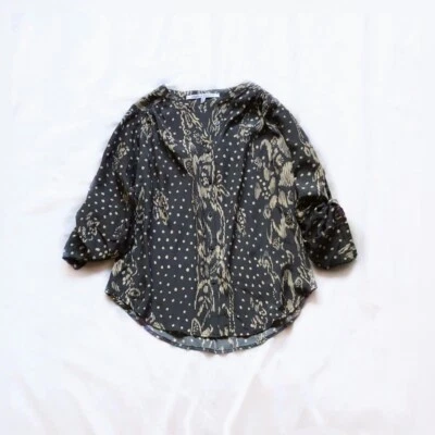 Top delantero con botones estampado abstracto gris carbón oscuro Collective Concepts S Foto 1 de 4