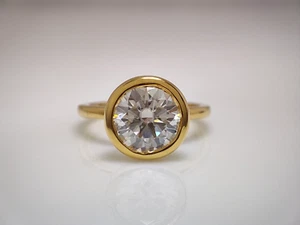 Anello spinello moissanite bianca taglio tondo per set lunetta matrimonio oro giallo 10 carati - Foto 1 di 8