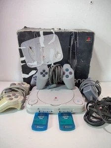 Sony PS One Konsole - Grau mit Box und 2 Controllern + Memory Card und Kabeln - Bild 1 von 10
