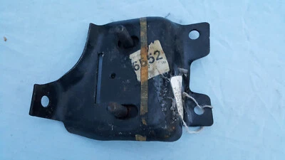 NOS 1974-1977 CHEVROLET VEGA RIGHT HAND FRONT OUTER BUMPER BRACKET 336552 Foto 1 de 2