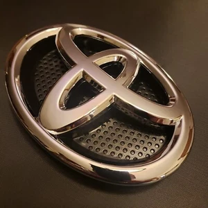 Toyota RAV4 Front Grille Emblem 2013-2015 - Picture 1 of 3