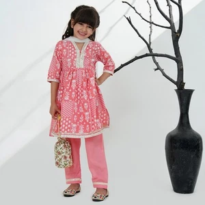 Girls Cotton 3/4th Sleeves Kurta Pajama Set Floral Printed Girls Suit Set - Picture 1 of 22