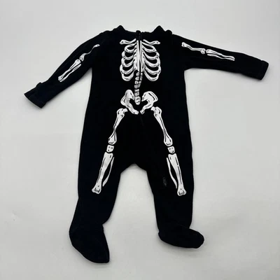 Estampado gráfico negro 100 % algodón Old Navy de una pieza para niños pequeños 6-9M. #36330 Foto 1 de 4