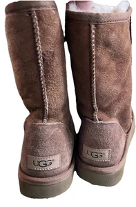 UGG Women's Classic Short II Boots - Chestnut- US Women's Sz 8 - Picture 1 of 10