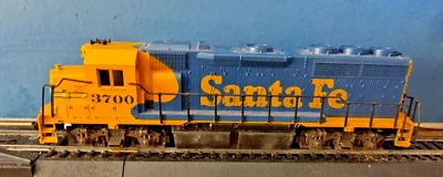 HO Scale Atlas Santa Fe   Diesel  Locomotive    no 3700  #22 - Image 1 of 4