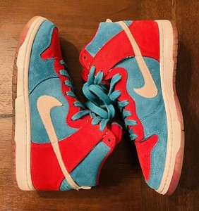 nike sb bloody gum
