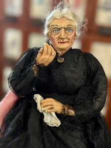 ÚNICA Muñeca Artista Original Abuela Victoriana Esculpida con Cuerpo de Tela Posable - Imagen 1 de 14
