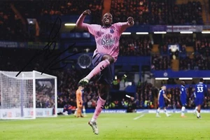 Football - Abdoulaye Doucoure - Hand Signed 12x8 Inch Photograph - Everton - COA - Picture 1 of 1