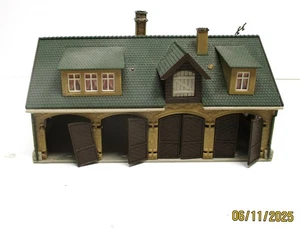 Spur N vollmer Feuerwache Fahrzeughalle Fertigmodell  - Bild 1 von 1