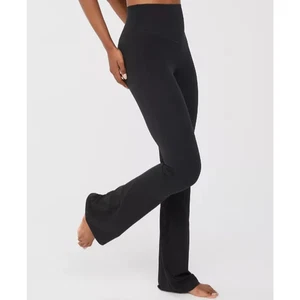 NWT Offline By Aerie High Rise Real Me XTRA Bootcut Legging Black Size XS - Picture 1 of 12