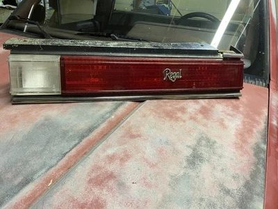 1981 年 1982 年 BUICK REGAL 右侧乘客侧尾灯 GM 5972070 / 5971922  — 第 1/4 张图片