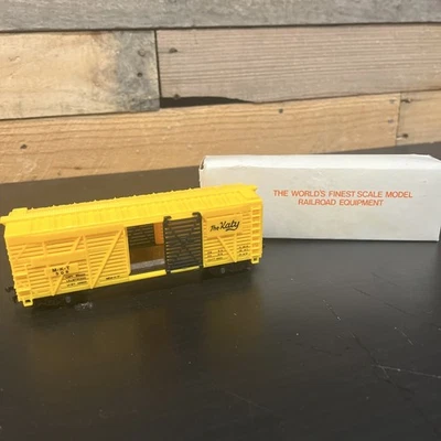 Life Like HO Scale M.K.T. 47152 The Katy Livestock / Cattle Car  New with Box - Image 1 of 4