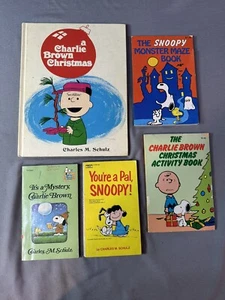 Lot of 5 Vintage Mixed Charles Schultz Charlie Brown & Snoopy Books & Activity - Imagen 1 de 24