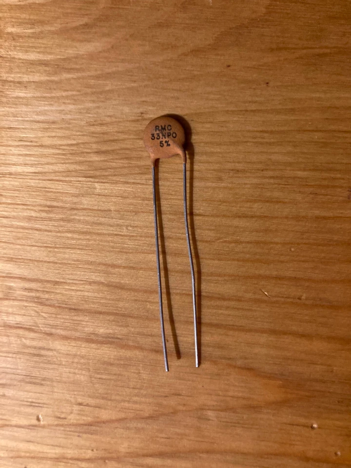 33 PF 50V陶瓷圆盘盖NPO-50件 — 第 1/1 张图片