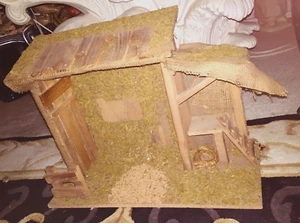 Vintage Wooden Nativity Stable / Barn - Picture 1 of 3