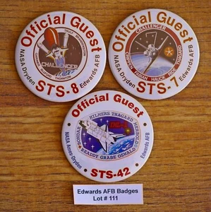Lote #111 Challenger ST-8 42 VINTAGE 1980-1990 Edwards AFB NASA 3 BOTONES - Imagen 1 de 5