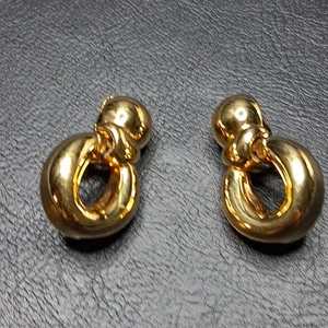 Vintage Signed MONET Polished Clip On Earrings Gold Tone. 16.528 - Picture 1 of 6