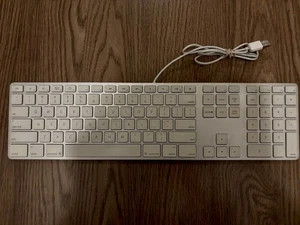 Apple  slim USB Wired Keyboard A1243 MB110LL/A Aluminum standard  Full Size  - Picture 1 of 6