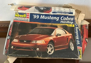 Revell 1999 Ford Mustang Cobra Hardtop 1/25 Kit # 2535 Non Costruito 99 *LEGGI* - Foto 1 di 3