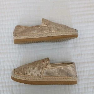 10 Michael Kors Kendrick Alpargatas Sin Cordones Planas Malla Dorada Perforadas Metálicas - Imagen 1 de 9