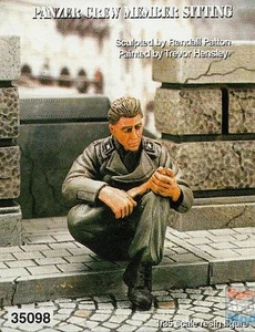 WARRIORS SCALE MODELS 35098 - PANZER CREW MEMBER SITTING - 1/35 RESIN KIT - Picture 1 of 3
