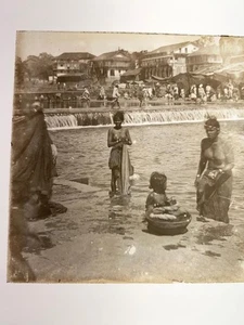MAGIC LANTERN SLIDE c1900 ASIA / INDIA WASHING CLOTHES BY RIVER - Picture 1 of 2