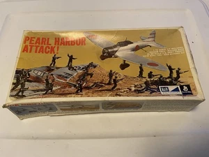 MPC 2-1208-200 Pearl Harbor Attack, Plastik Diorama-Bausatz im Maßstab 1:72 Vintage 1972 - Bild 1 von 13