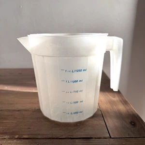 Vintage Retro Plastic Measuring Jug 5 Cups 40 Oz Drinks Pitcher Cooking Pouring - Foto 1 di 24