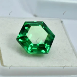 Beautiful Green Garnet 10.25Ct Unique Fancy Cut CERTIFIED Loose Gemstone Natural - Picture 1 of 13