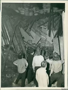 1941 Photo Firemen Seek Injured Under Collapsed Seed Co Floor Fire Fighters 7X9 - Picture 1 of 2