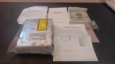 DEC/TOSHIBA XM-3501B CD-ROM DRIVE 50-PIN SCSI RRD44-AA 590571-FO - Image 1 of 4