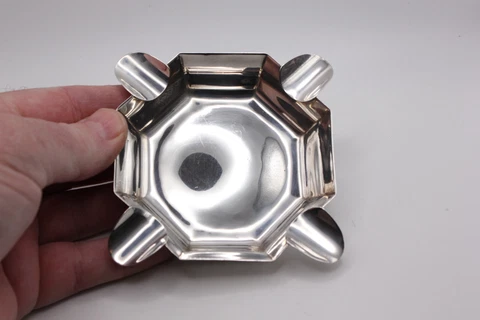 Mappin & Webb sterling silver ash tray in lovely condition, Birmingham 1945 Cover