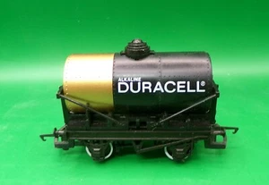 Hornby R140 "Duracell" Kesselwagen gold/schwarz verpackt OO (n) - Bild 1 von 3