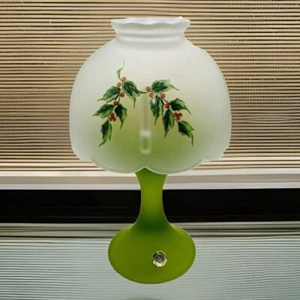 Vtg Westmoreland Frosted Glass Christmas Fairy Lamp With Holly Leaves & Berries - Picture 1 of 8