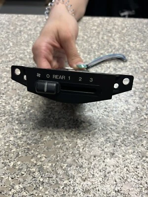 Interruptor de velocidad del ventilador trasero Mazda MPV 2000-2006 OEM Foto 1 de 3