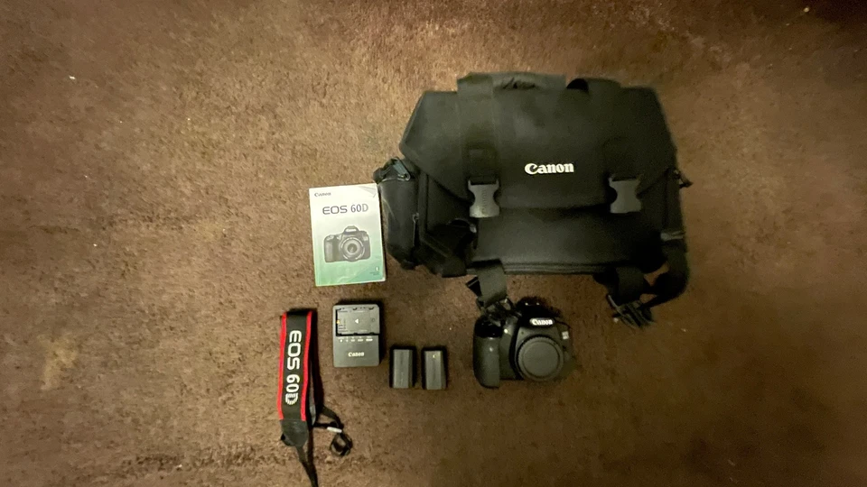 Canon EOS 60D 18.0 MP Digital SLR Camera - Black (Body Only) extras! - Image 1 of 4