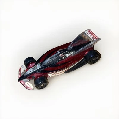 Hot Wheels F1 гоночный автомобиль Toyota Hot Rod масштаб 1:64 темно-бордовый - McDonald's - трудно найти - Изображение 1 из 4