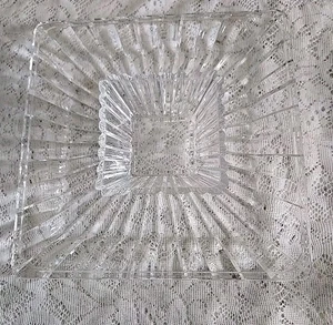 Chip de cristal y inmersión. Alexandria de Crystal Clear Industries.  El plato es de 11"... - Imagen 1 de 7