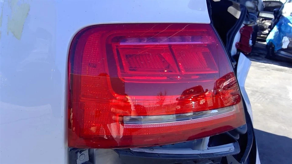 Cuarto de luz trasera izquierda del conductor montado en panel para 11-14 AUDI A8 659206 Foto 1 de 4