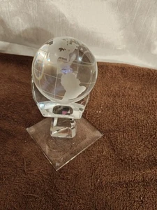 Vtg Crystal Glass Hand And World Globe Earth Etched. - Picture 1 of 21