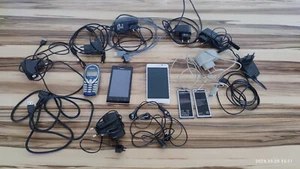 Pakiet: Samsung Alpha, Siemens A55, Sony Experia, wiele kabli do telefonów komórkowych - Zdjęcie 1 z 7