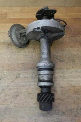 1970 Oldsmobile Cutlass f85 350 5.7L V8 4-BBL W-31 used Distributor 1111975 0E19 - Image 1 of 4