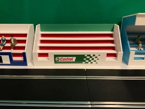 Castrol Slotcar Maßstab 1:32 Tribüne Carrera Scalextric SCX - Bild 1 von 3