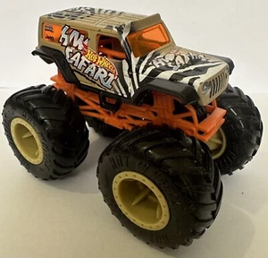 Hot Wheels Monster Jam Truck HW Safari 75 Jeep 1:64 Zebra Stripes Gold Rims - Picture 1 of 11