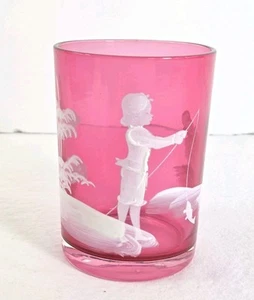 Fenton Cranberry Glas Becher Mary Gregory Boy Motiv Angeln handbemalt - Bild 1 von 10